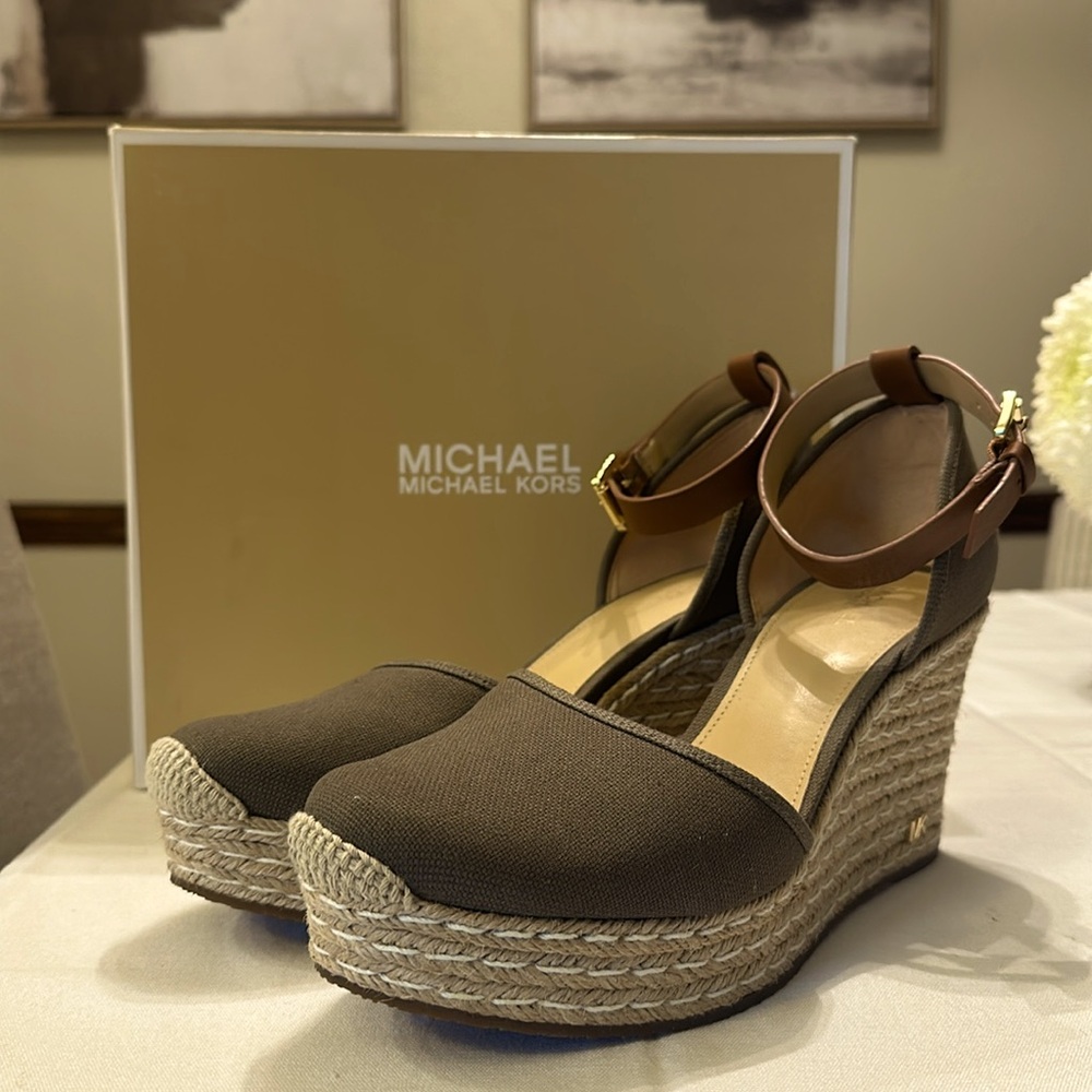Michael Kors Sandals 9 1/2 size